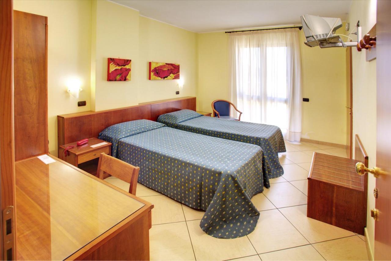 Lo Scacciapensieri Hotel&Restaurant Monteroni di Lecce Habitación foto